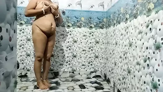 Seksi rii sahip olan eğlence içinde banyo ile ona erkek arkadaş