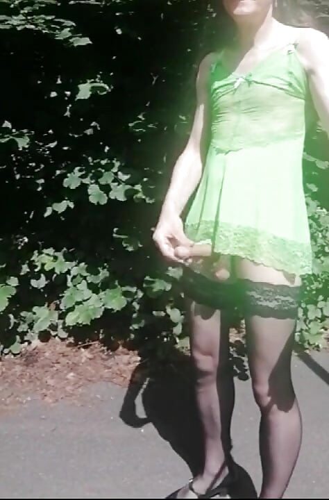 Sletterige Bella stript en komt klaar