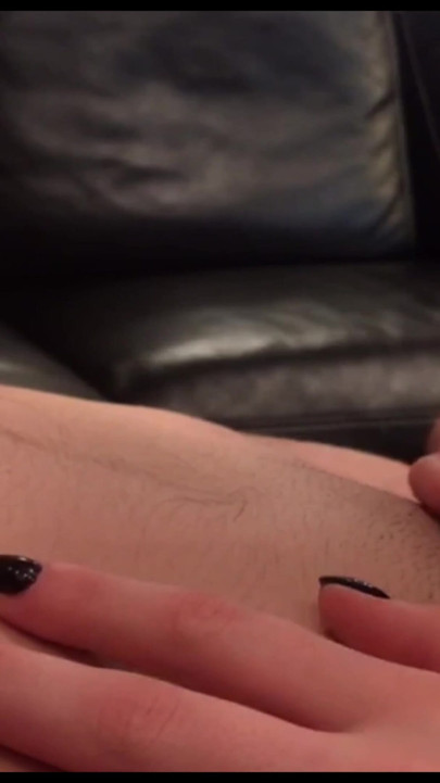 Kamerada ilk oral seksi - utangaç amatör bakış açısı gırtlağına kadar! | Klip 2