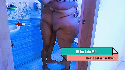 Saudi-arabische heiße tante fickt im badezimmer