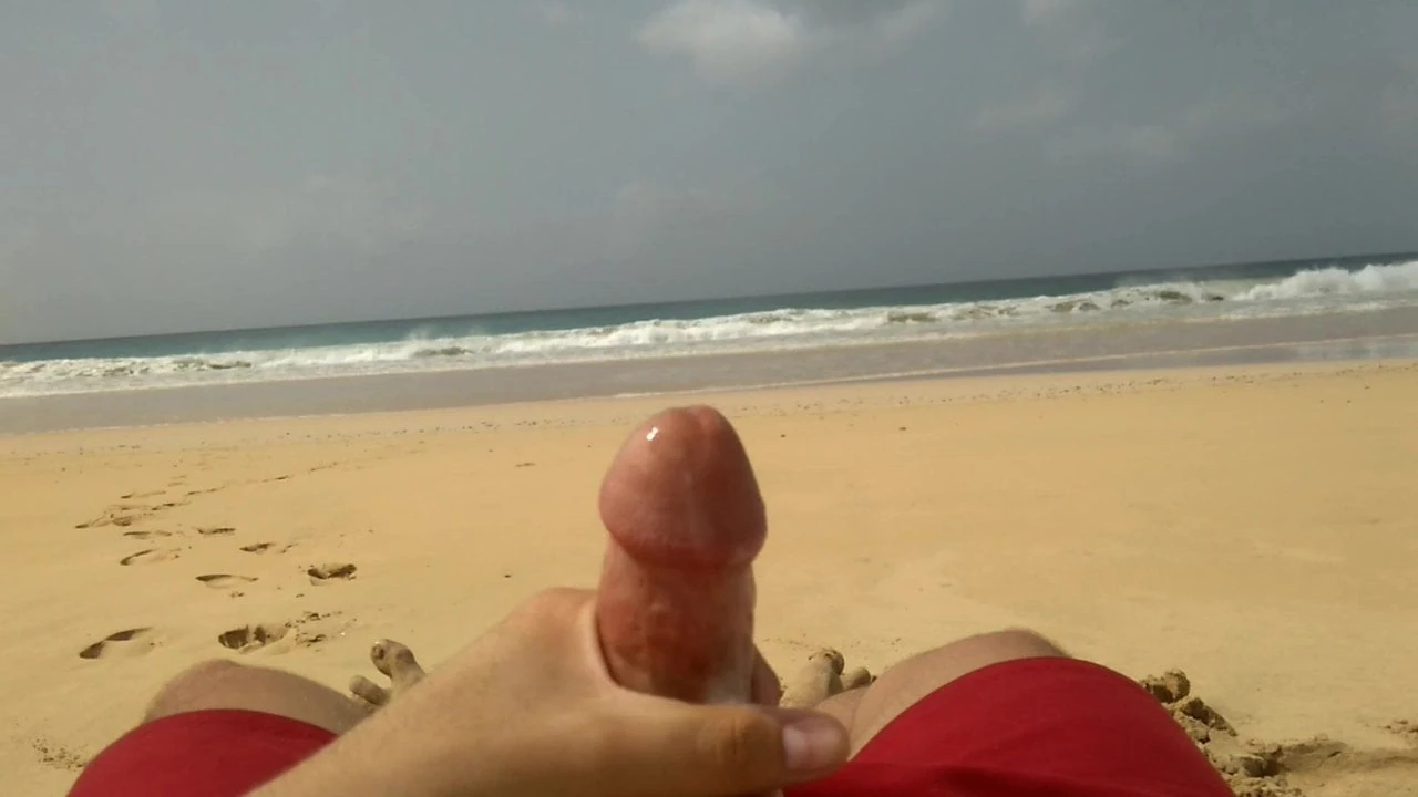 Cummin at a lonely beach (again)