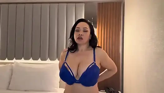 Cewek Asia Toket Besar Ini Dicrot Di Dalam Sama Kontol Raksasa Pria Kulit Hitam