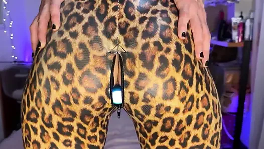 Даже моя одежда не мешает мне развлекаться