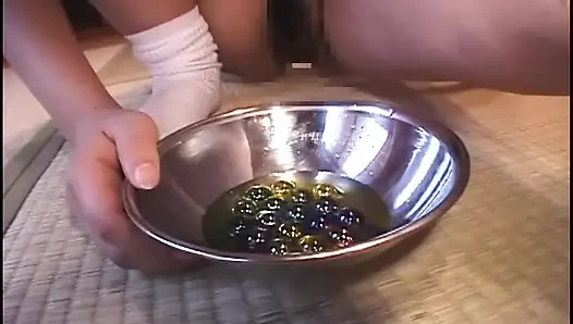 Memek berbulu cewek hot jepang ini dientot habis-habisan