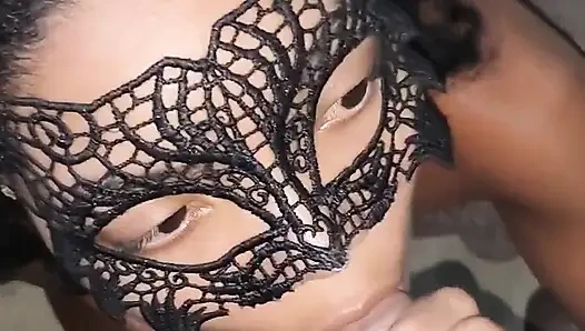 Boşalana kadar kölemin ağzını sikiyorum
