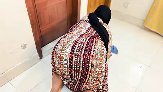 Ibu tiri muslim mesir dengan pantat bahenol terjebak di bawah ranjang sebelum dia mau seks anal dariku!