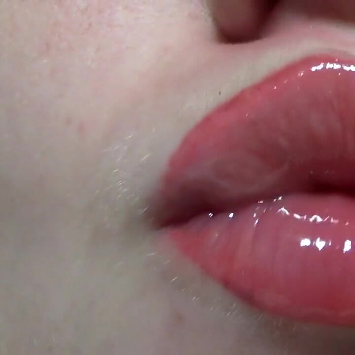 Fetiche de labios! ¡Besando! Labios brillantes!
