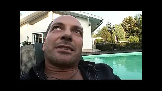 Güzel genç büyük memeli sarışın büyük amatör yarakla sikiliyor ve tıraşlı amına boşalıyor