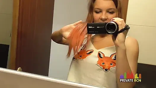 Creampie in die enge muschi von dem süßen 18-jährigen russischen schätzchen Renata Fox