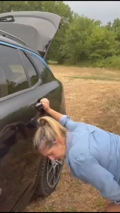 Moment à voir absolument de « Je apporte le déjeuner à mon demi-frère à la campagne et sa femme veut ma bite. »