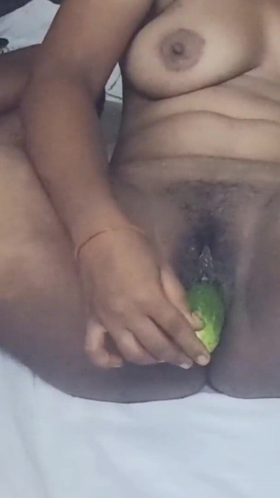 Zadivljujući trenutak iz "Desi girl ni keera tho thosi kurchile petti ongo petti denga gattiga"