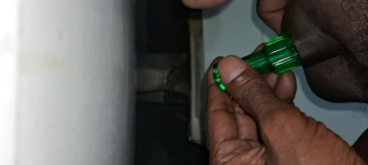 ペニスをめちゃくちゃにしてる