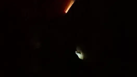 Мокрая и возбужденная в домашнем видео