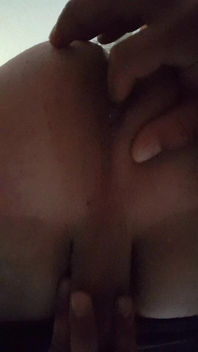 Un petit doigt dans mon cul cest bon
