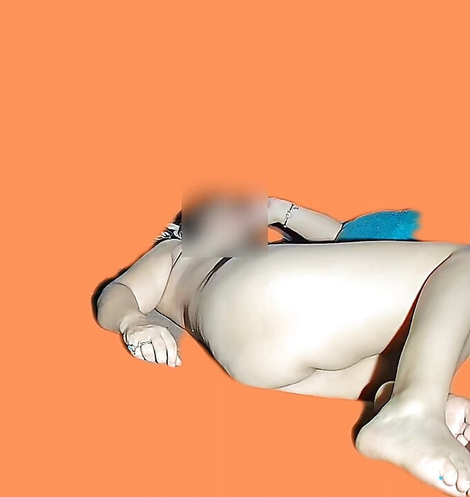 MINHA MEIA-IRMÃ ME DÁ SUA BUNDA VIRGEM ...