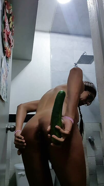 Naghahawak sa shower