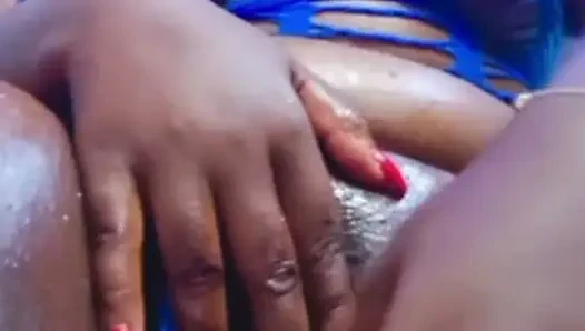 Gadis nakal di kamar mandi