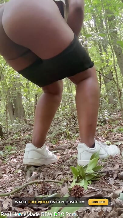 Compilación de meando desesperada al aire libre