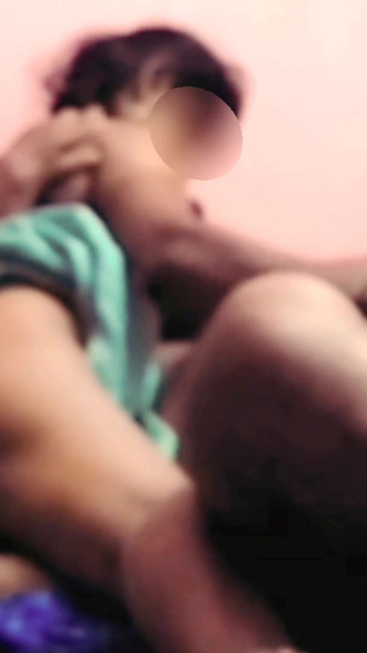 Tamil Desi Młoda pokojówka ręczna robota i liplock pocałunek z właścicielem domu podczas gdy żona daleko: Pt 4! Indianhotwifex