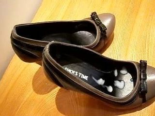 Sapatos de bomba da esposa com plataforma gozada
