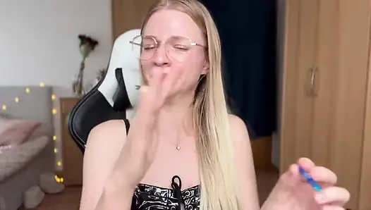 Ролевая игра ASMR, неуместное и грубое обращение