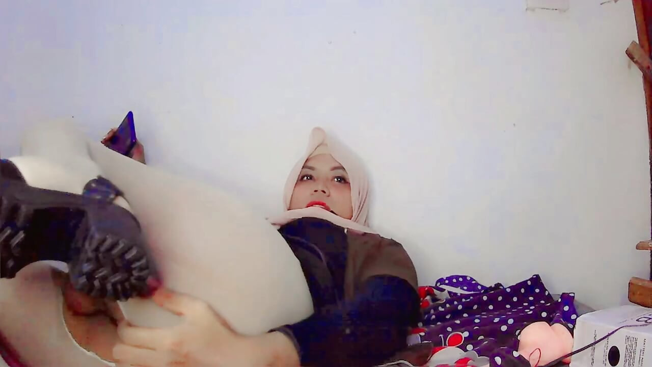 Sissy Hijab Girl Anal Training – Tight Ass Stretching & Sissy Slut Preparation