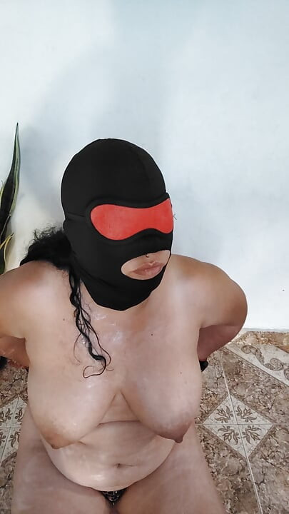 Busty Indian Desi Sucks Deliciously - POV