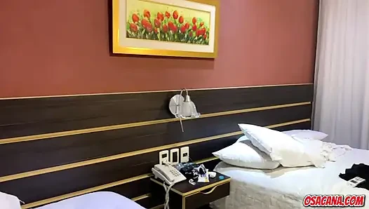 Bu sürtüğü sikiyorum
