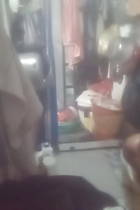 Cock plucking in the toilet
