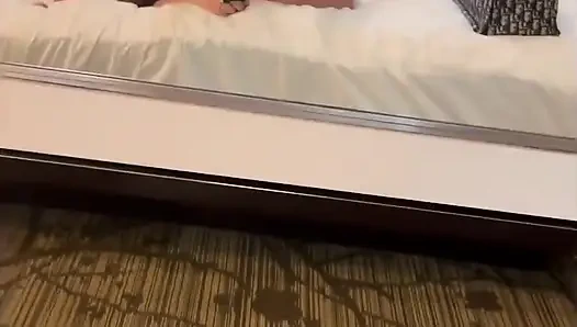 Миниатюрная азиатка Lulu Wild делает минет с глубокой глоткой, грубый трах и взрыв грязного кримпая