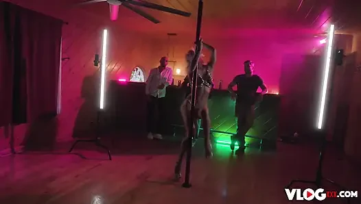 Kenna James inanılmaz amcığını sikiyor