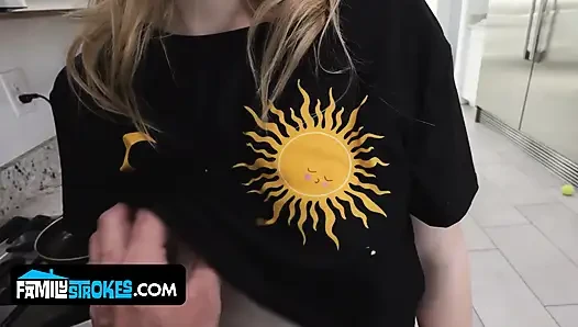 Athena si cewek rambut pirang dengan tubuh langsing lagi asik muasin memeknya dengan hadiah yang nggak terkalahkan