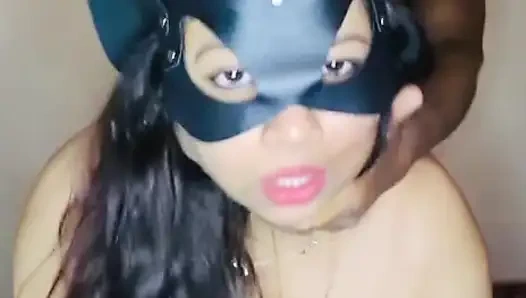 Hintli iri güzel kadın kocasını aldatıyor ve erkek arkadaşıyla eğleniyor