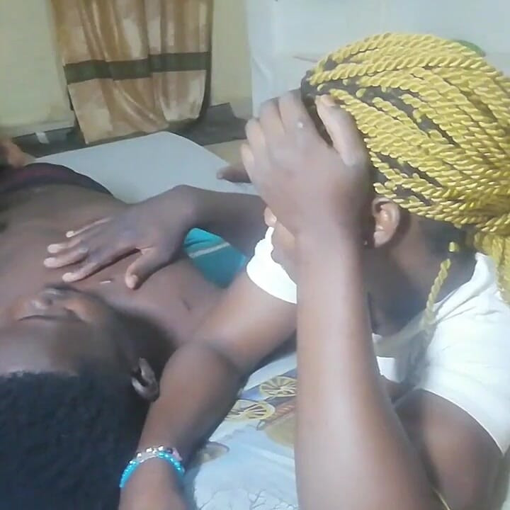 Kira ödemesi günü, kirayı unutmak için bana seks yaptı