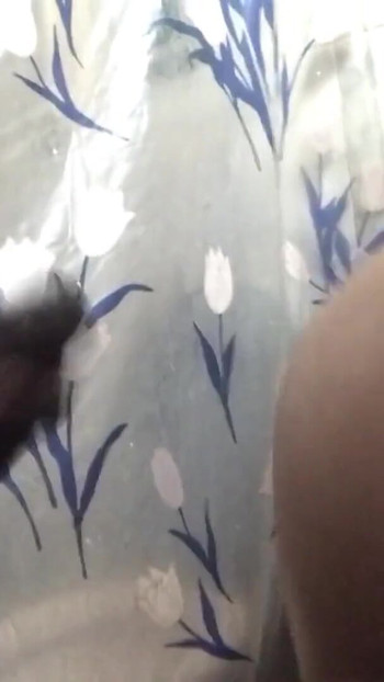 Momento imperdível de "Pegando safadinha no banheiro"