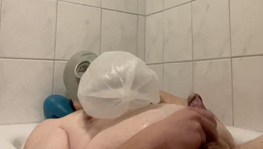 Bhdl - n.v.a. haleine - masque à gaz en latex, jeu de souffle dans la baignoire et éjaculation deux fois