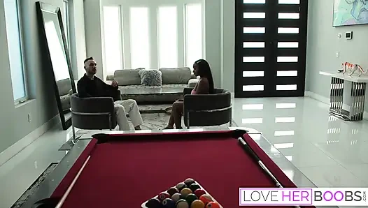 Vollbusiges und ebenholz-schätzchen lily starfire reitet harten schwanz