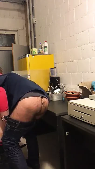 Sucking off a married daddy at work