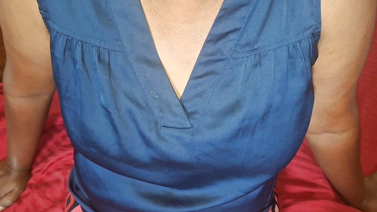 Hintli ev hanımı birini bekliyor