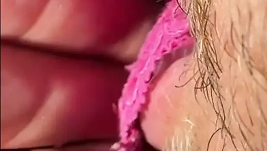 Dihadiahi dengan celana dalamnya yang basah. Istri ngasih aku celana dalam seksi yang dia kenakan setelah masturbasi super basah