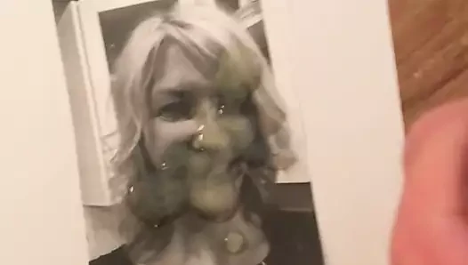 Güzel bir gülümseme güzelce süslenir
