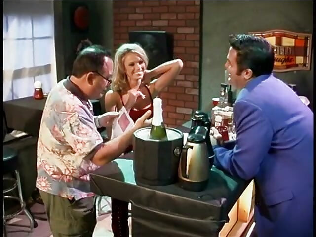 Wejdź za kulisy i zobacz, jak robi się film porno
