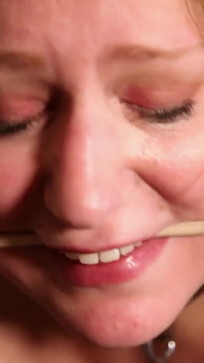 Oförglömligt ögonblick från "Lesbian Double Domiantion - lezdom, faceslapping, caning med gudinna Aurora och Ms. Pepper"