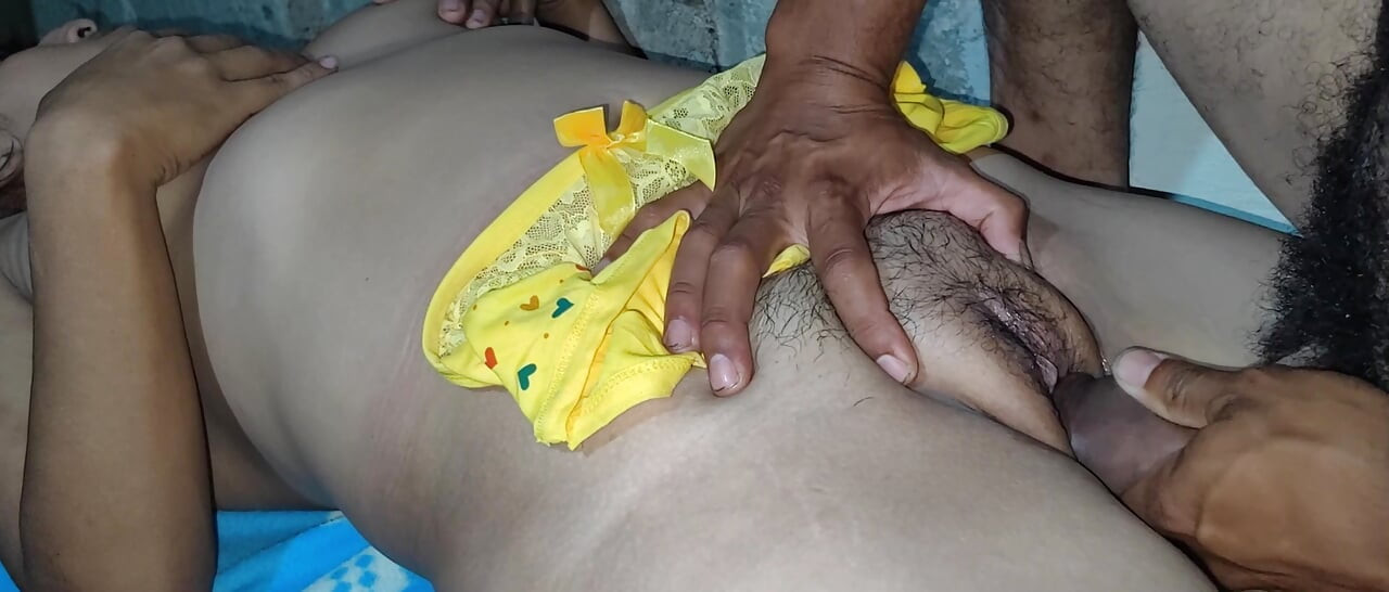 Big ass Virgin stepbrother penetrates Tamil Indian pussy in x video.