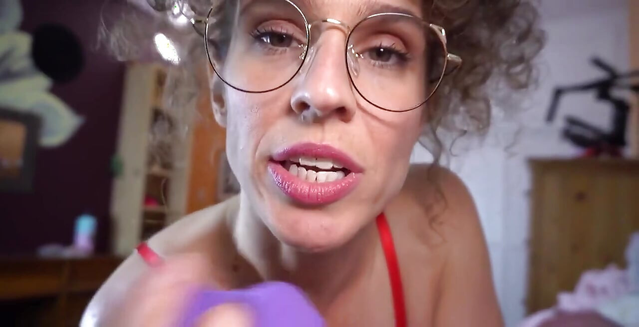 Madrastra dividida de personalidad te castiga! Soy la infame madrastra dividida