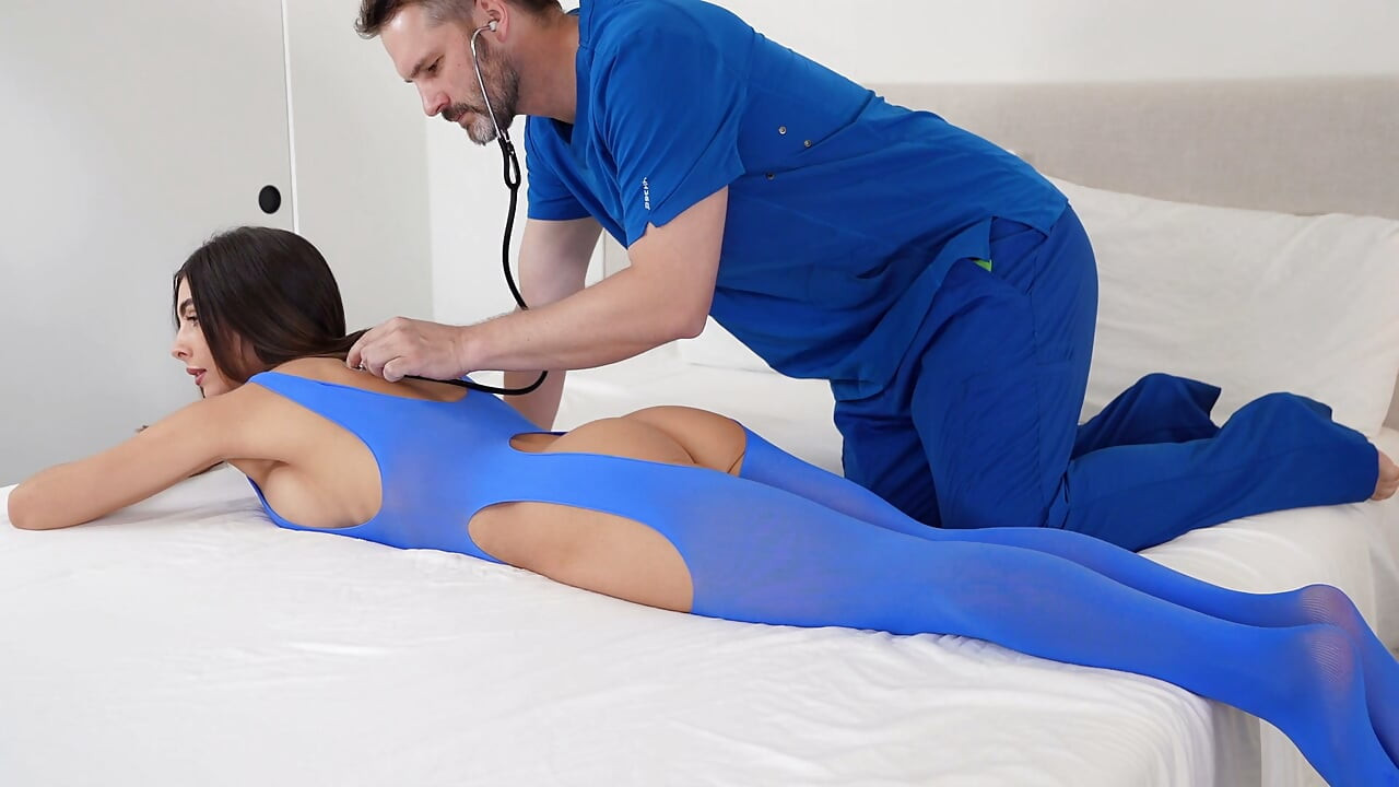 Doctor Fucks a Sexy Latina Patient