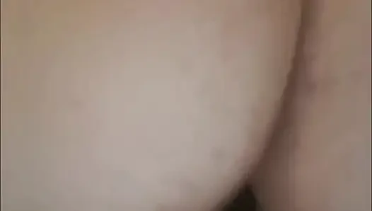 Cewek pantat montok ngentot dildo