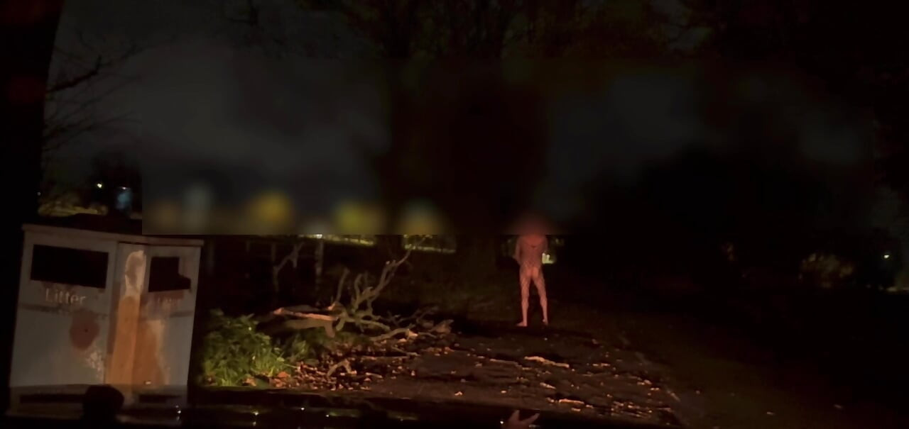 Skidam se iz čarapa i drkam pored puta