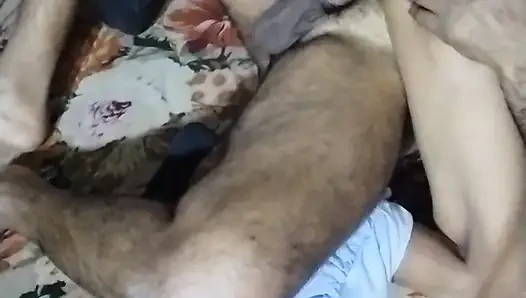 Güzel liseli kız güzel erkek arkadaşıyla ilk kez seks yapıyor