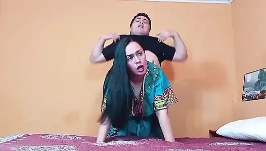 Ich fand eine indische Tante allein zu hause und fickte sie von hinten.